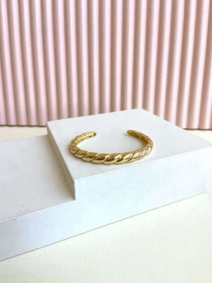 Solis bangle