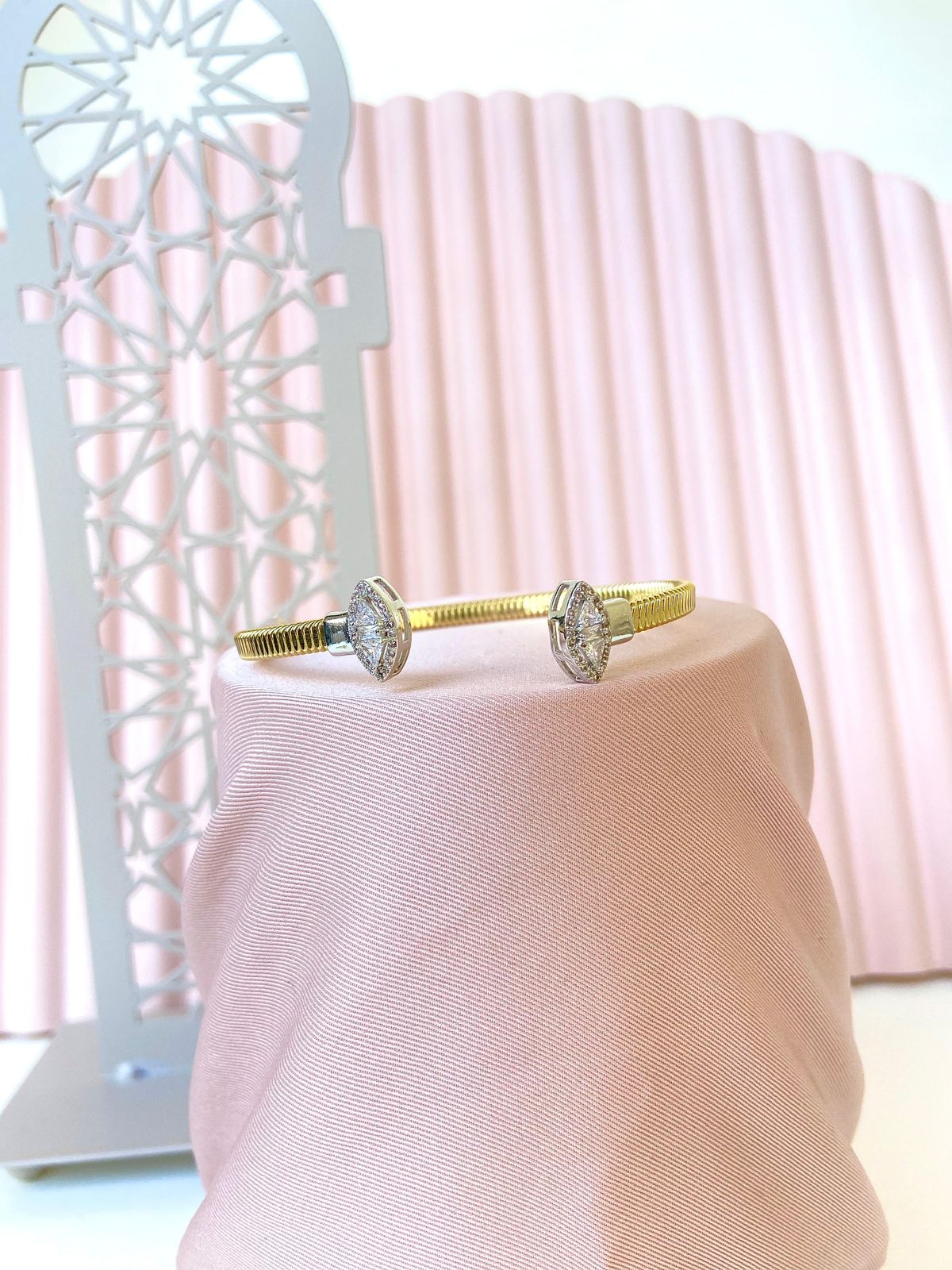 Wrist bangle
