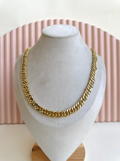 Typical chain Necklace